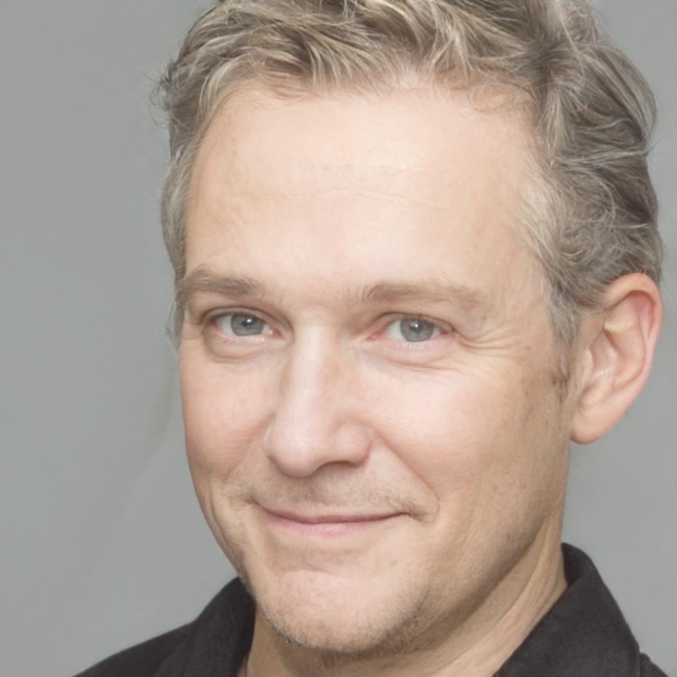 Retrato profesional de instructor financiero con experiencia en mercados internacionales